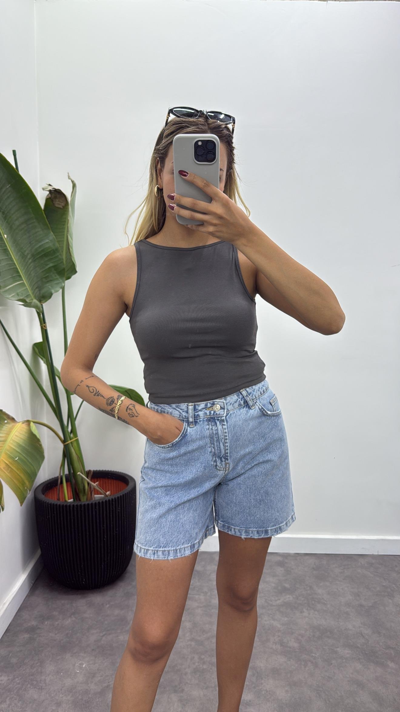 Sıfır Yaka Kolsuz Bluz