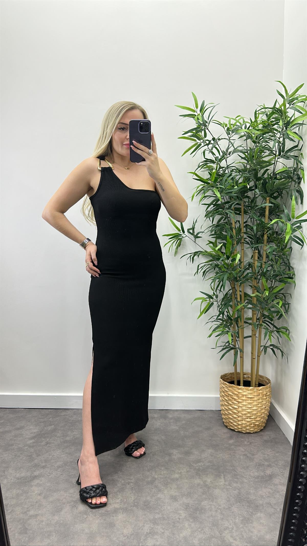 Tek Omuz Tokalı Elbise