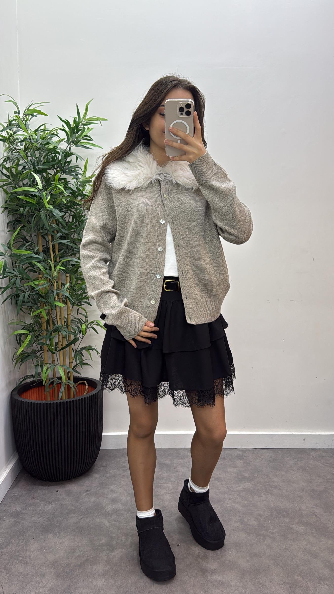 Yaka Kürk Detaylı Triko Hırka