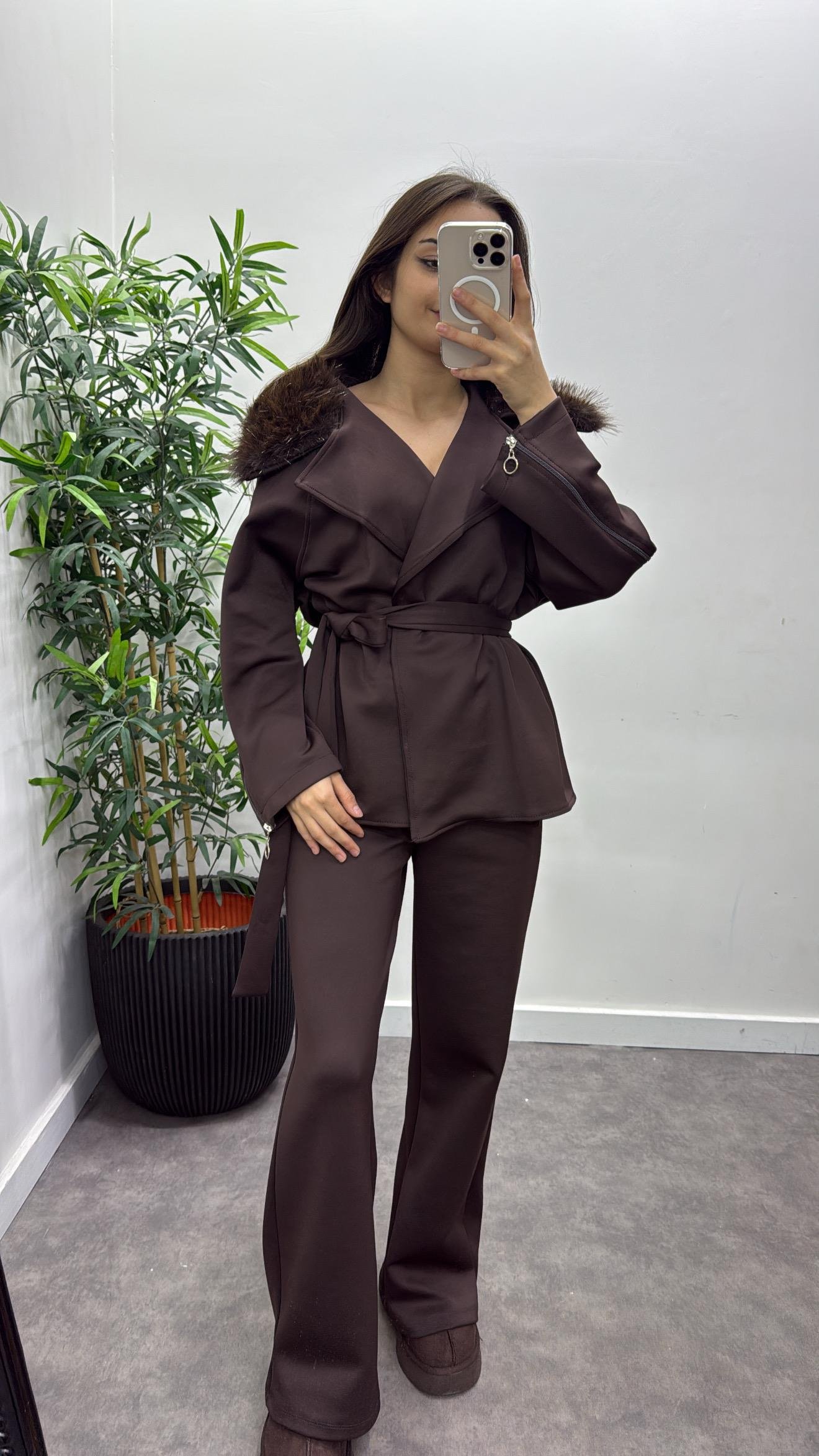 Yaka Kürklü Takım