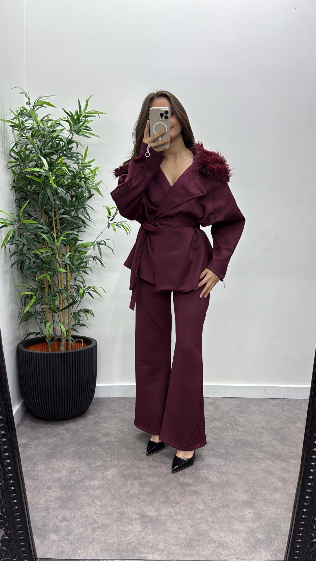 Yaka Kürklü Takım