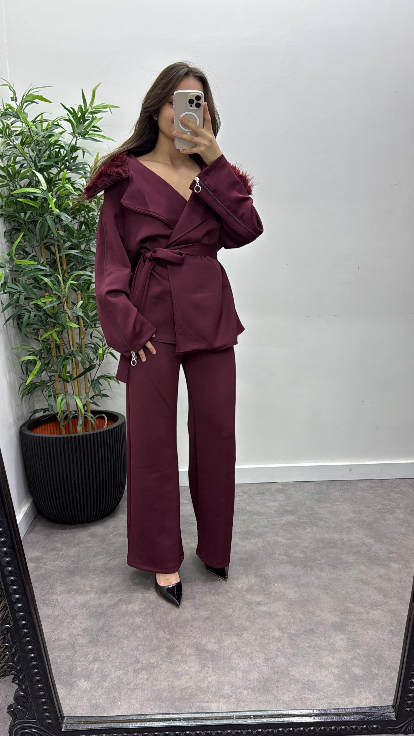 Yaka Kürklü Takım