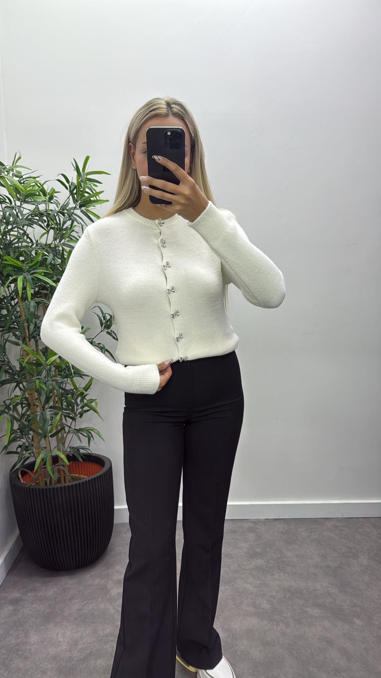 Yumoş Kelebek Düğmeli Hırka