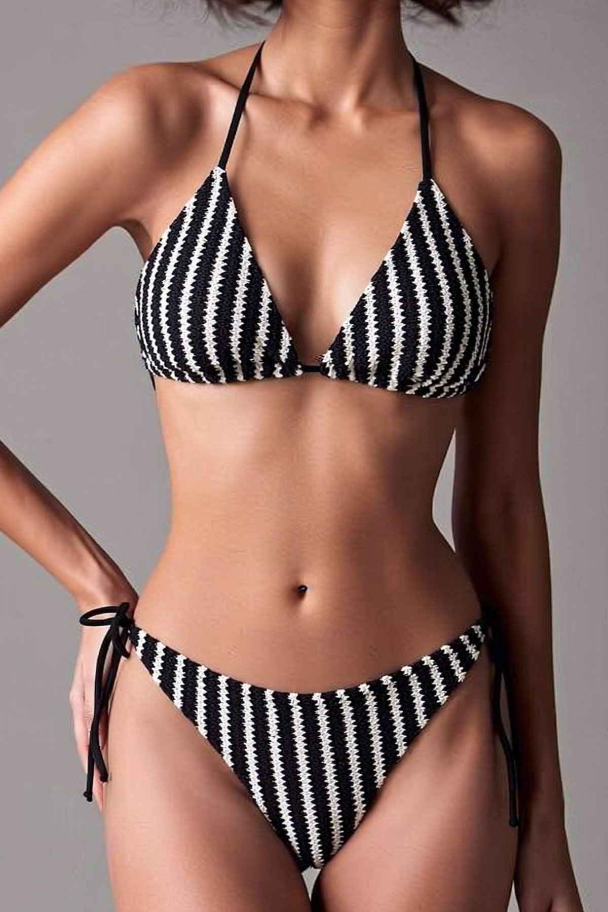 Triko Siyah Beyaz Üçgen Bikini Takım