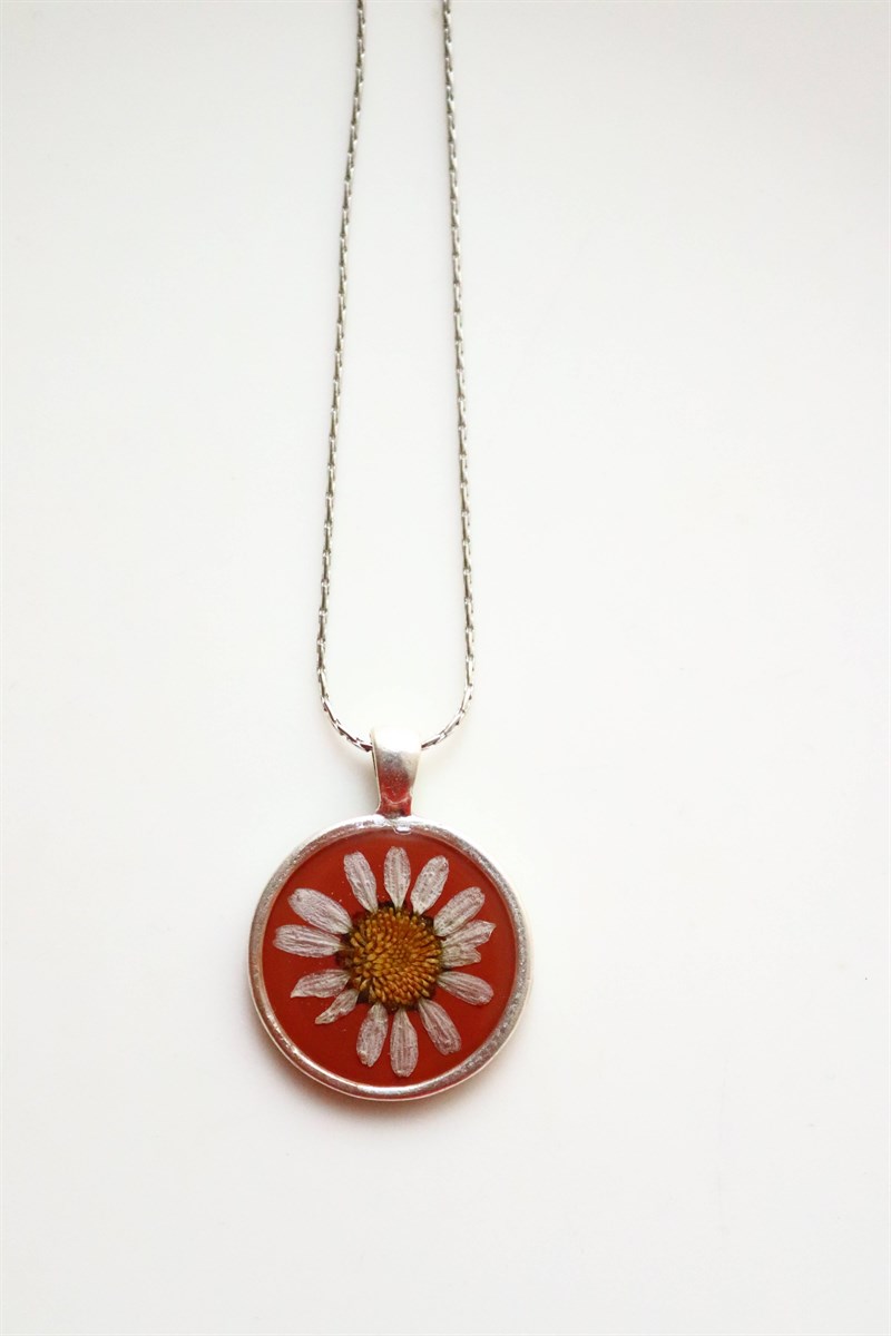 Kurutulmuş Çiçekten Kolye