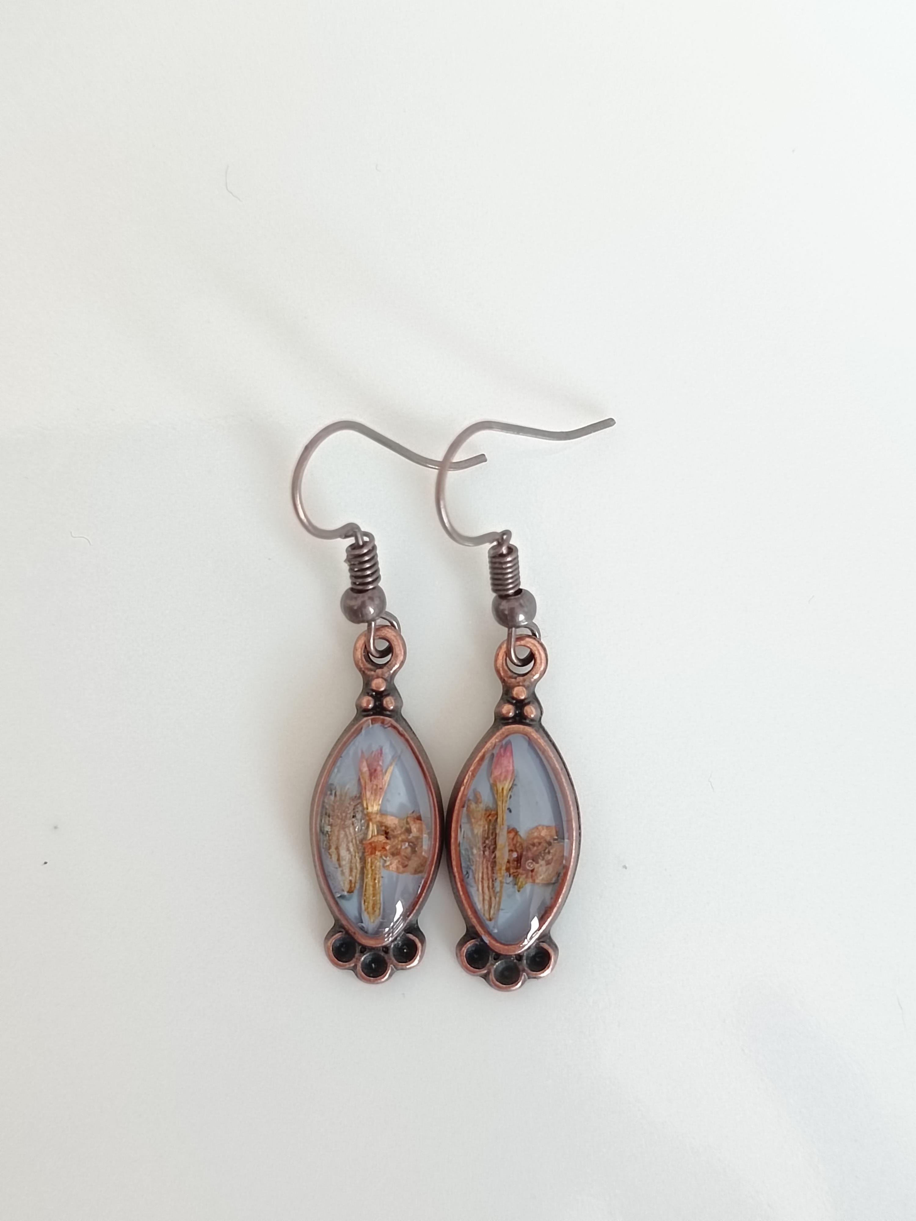 Kurutulmuş Çiçekten Küpe