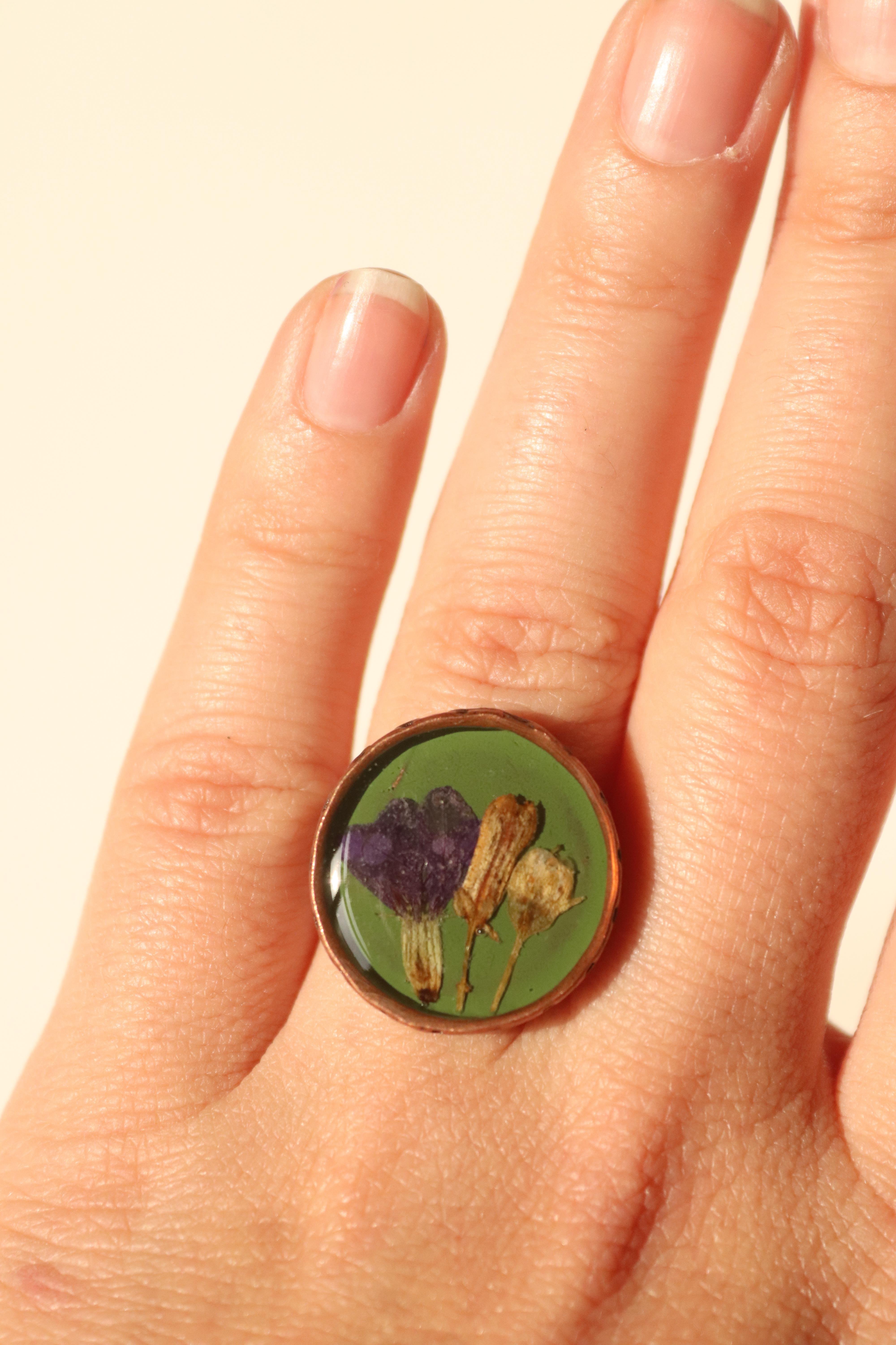 Kurutulmuş Çiçekten Yüzük