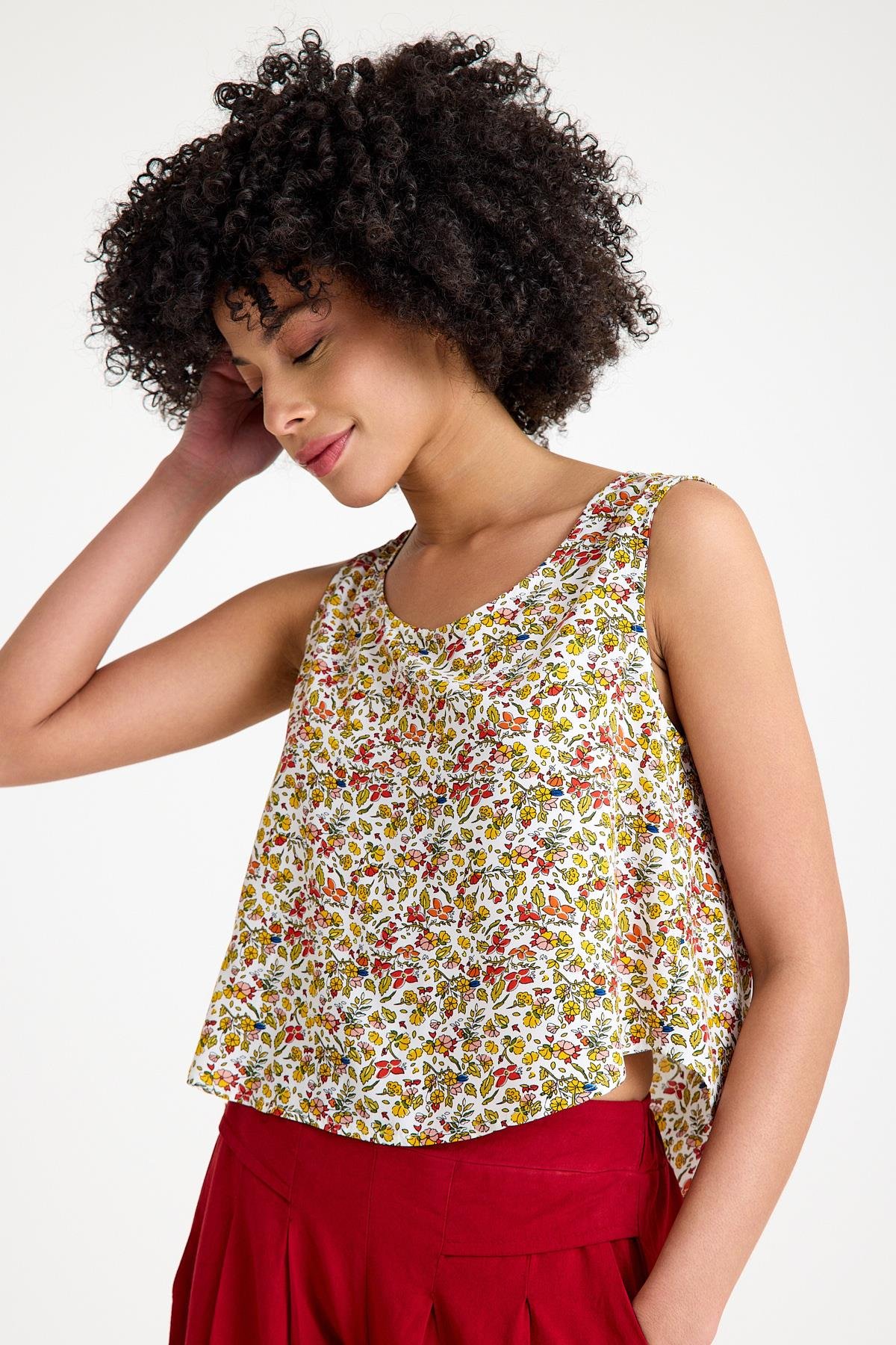 Oval Yaka Bluz - Ekru Çiçekli