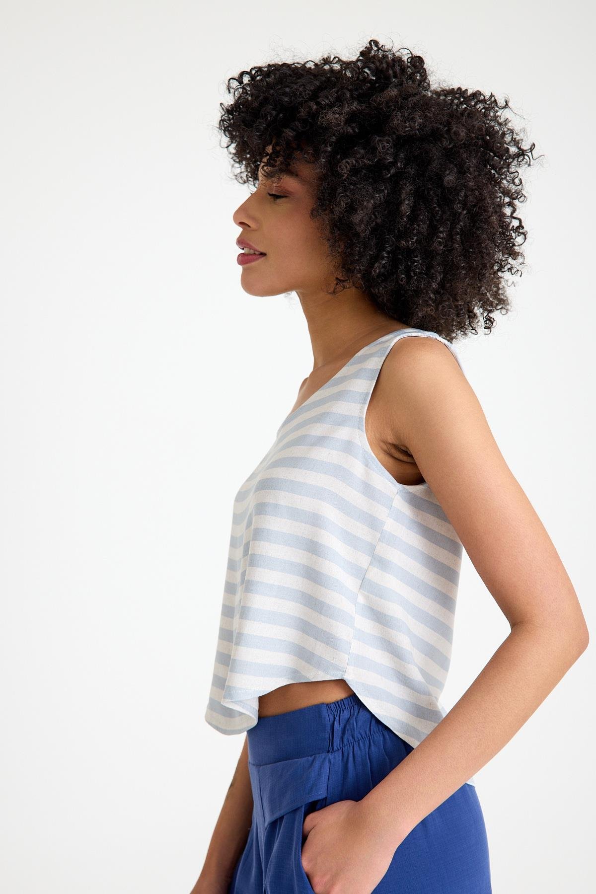 Oval Yaka Bluz - Mavi Çizgili