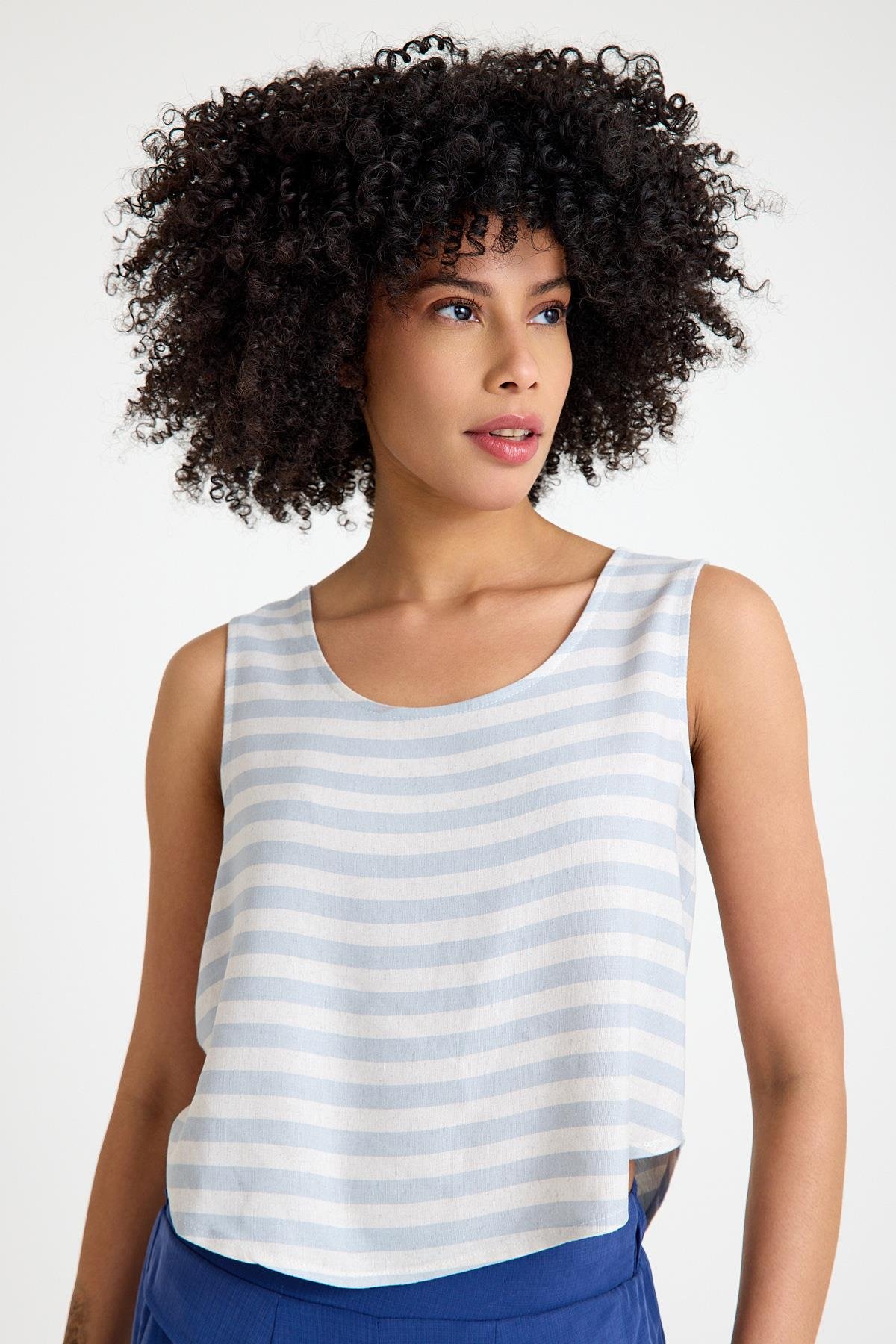 Oval Yaka Bluz - Mavi Çizgili