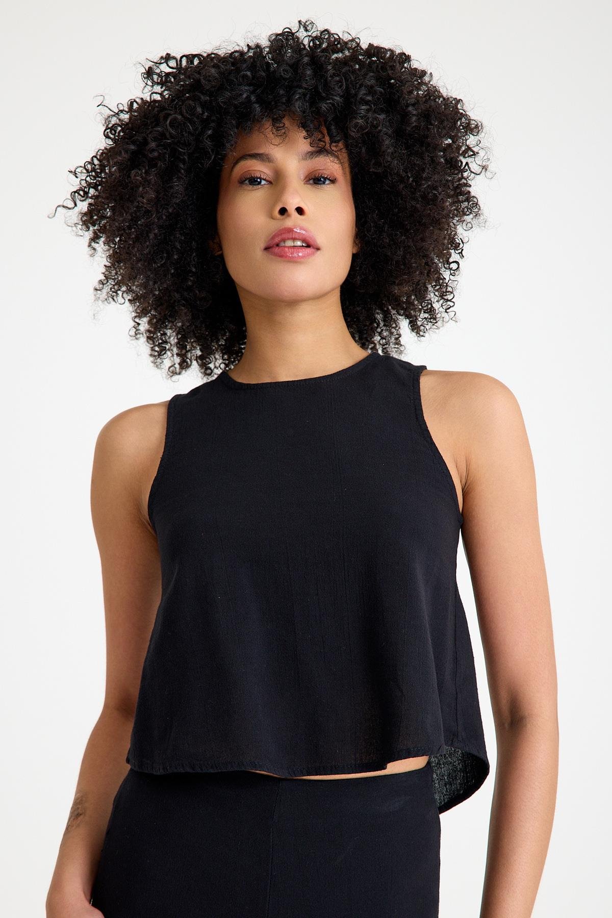 Oval Yaka Bluz - Siyah