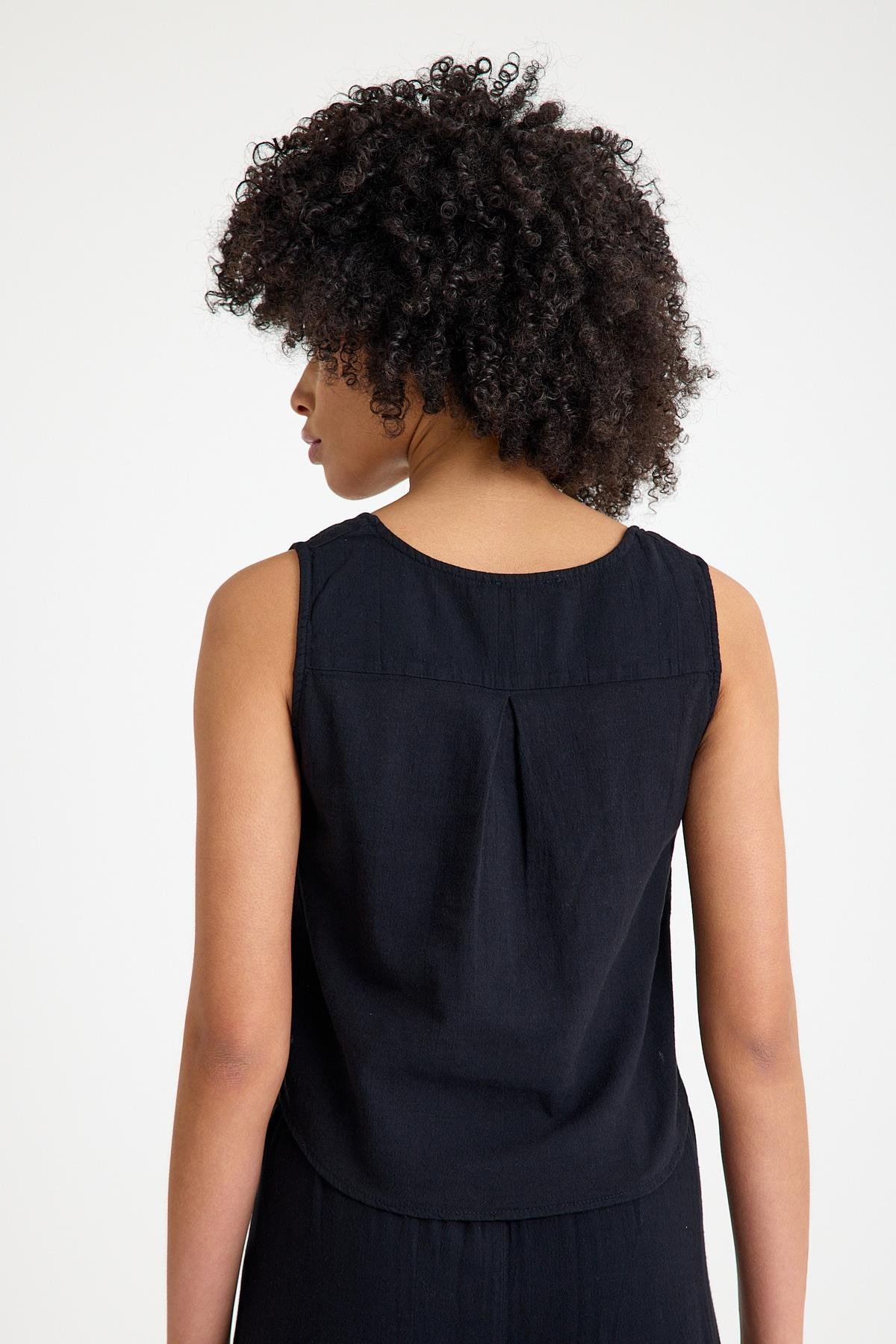 Oval Yaka Bluz - Siyah