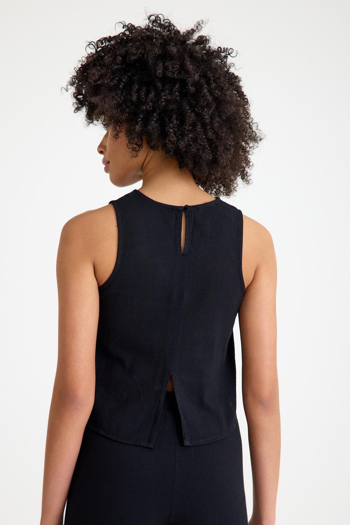 Oval Yaka Bluz - Siyah