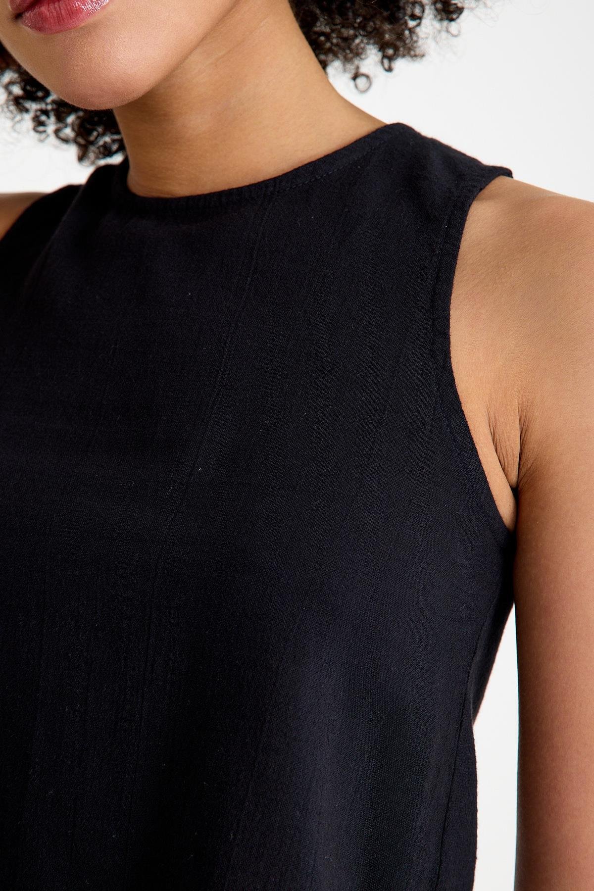 Oval Yaka Bluz - Siyah