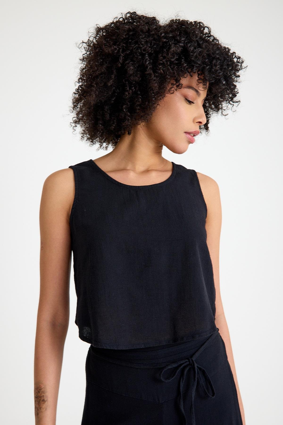 Oval Yaka Bluz - Siyah