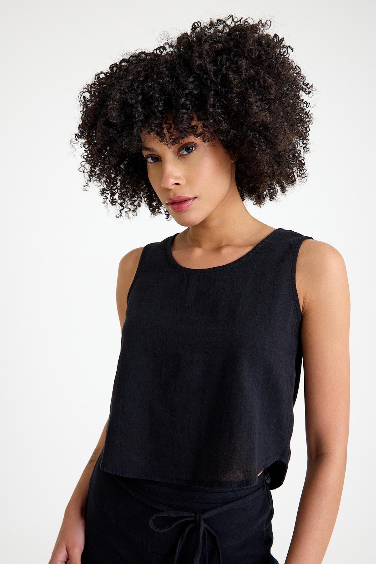 Oval Yaka Bluz - Siyah