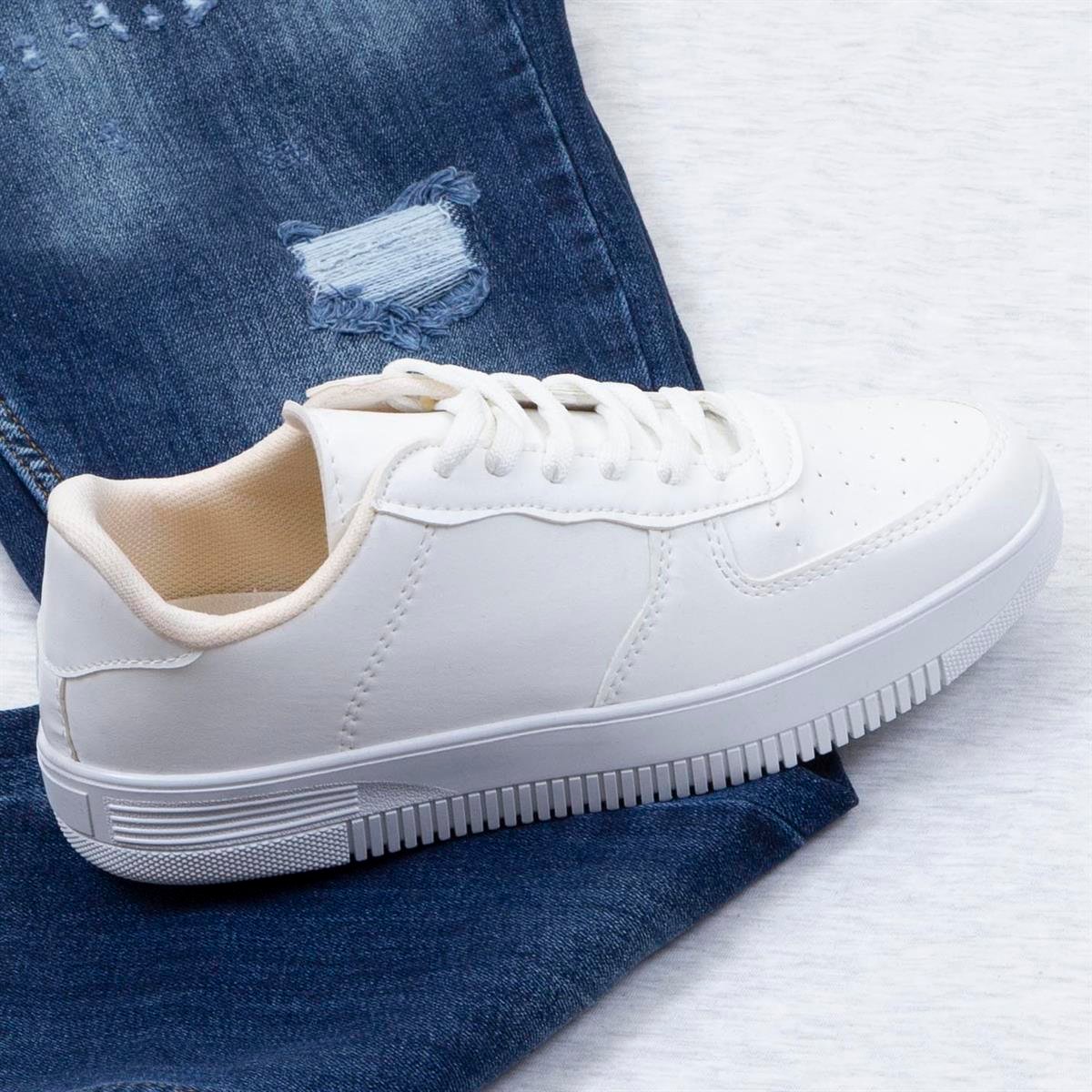 Açık Gri Basic Tişört Pantolon Ayakkabı Kombin