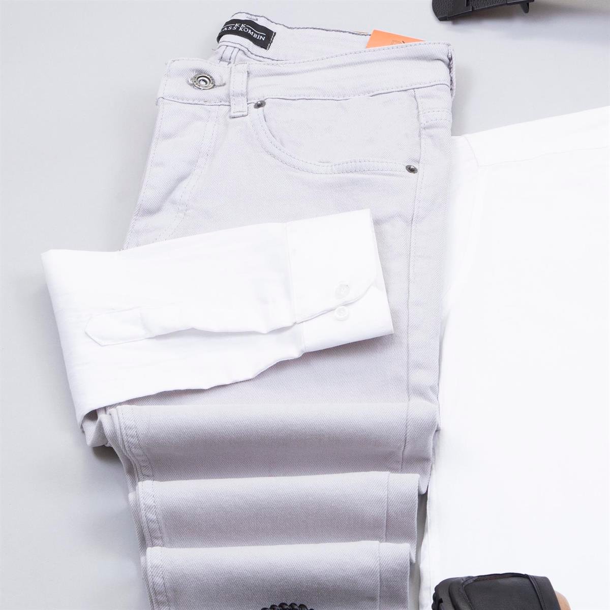 Açık Gri Blazer Ceket Tişört Pantolon Ayakkabı Kombin