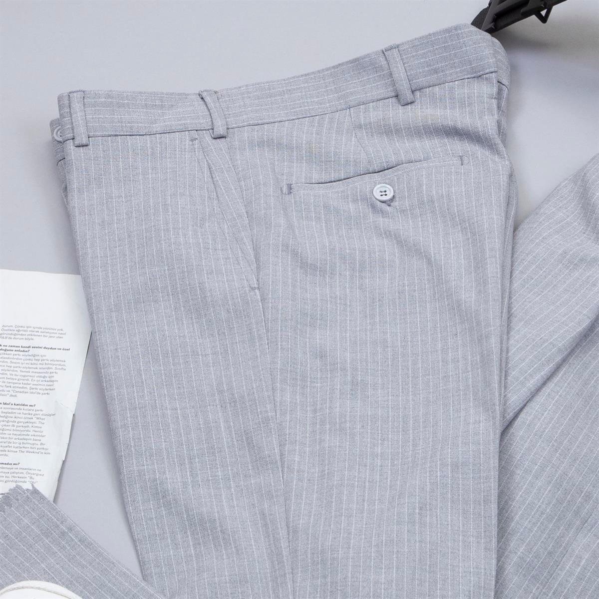 Açık Gri Çizgili Kruvaze Takım Elbise Kombini