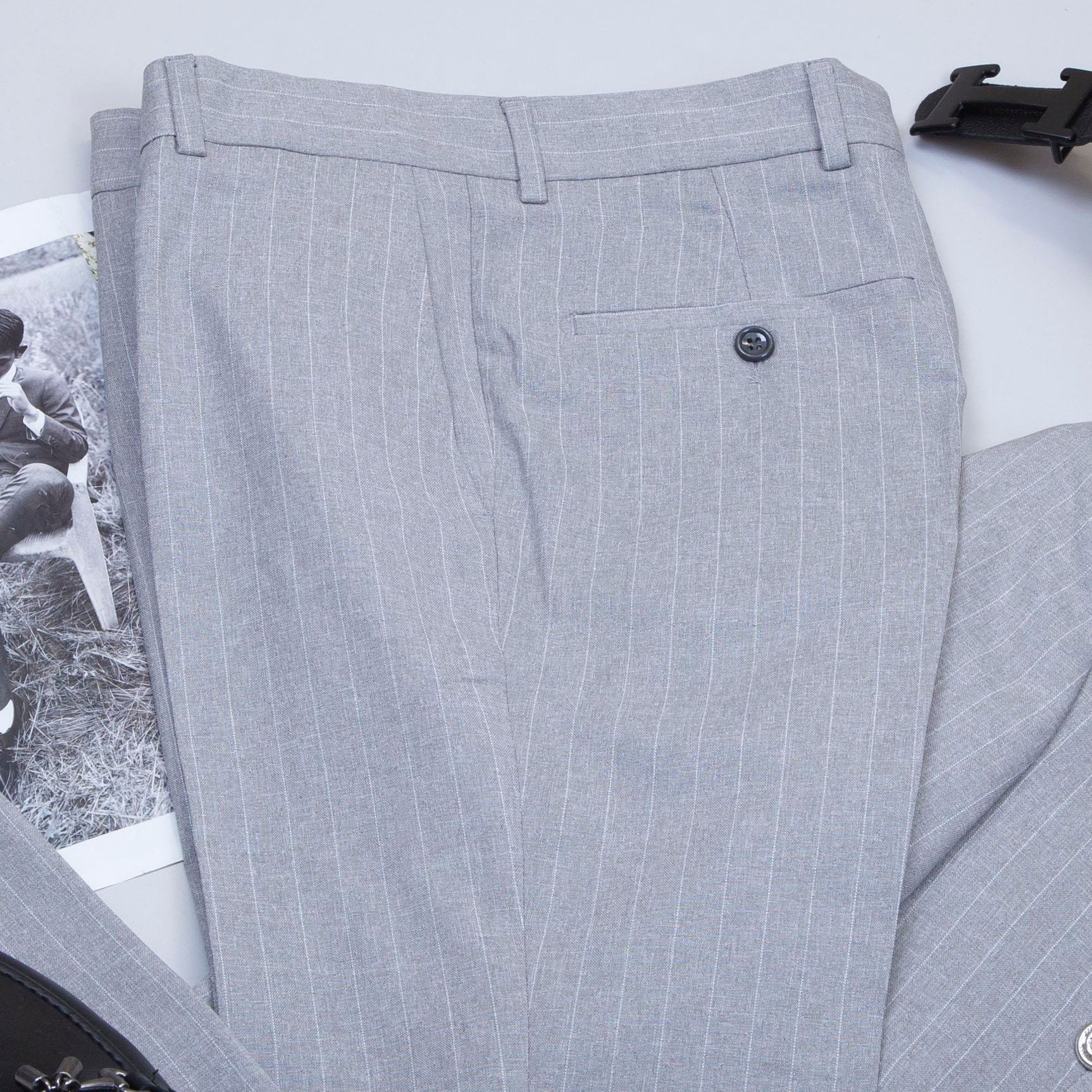 Açık Gri Çizgili Kruvaze Takım Elbise Kombini