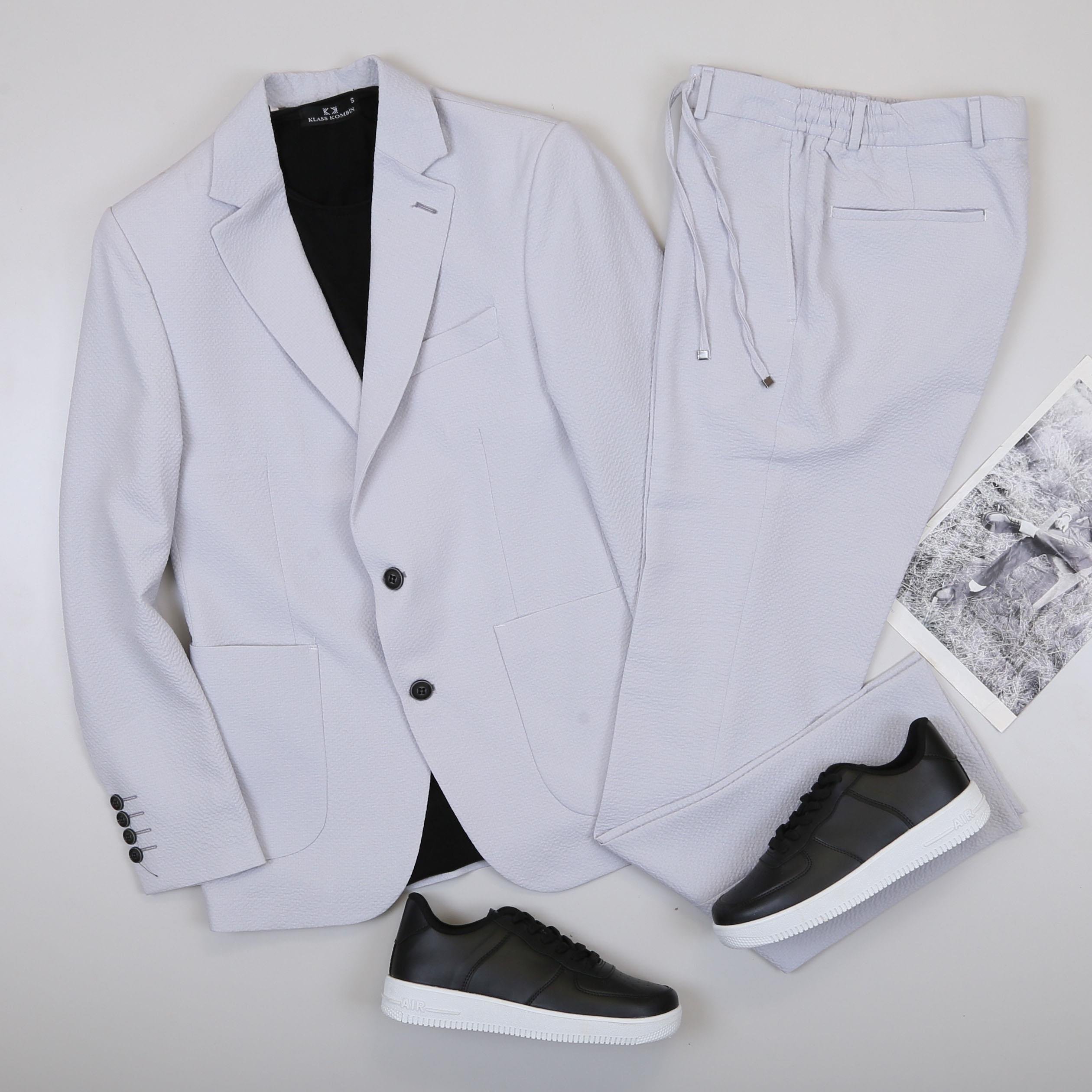 Açık Gri Takım Elbise Kombini