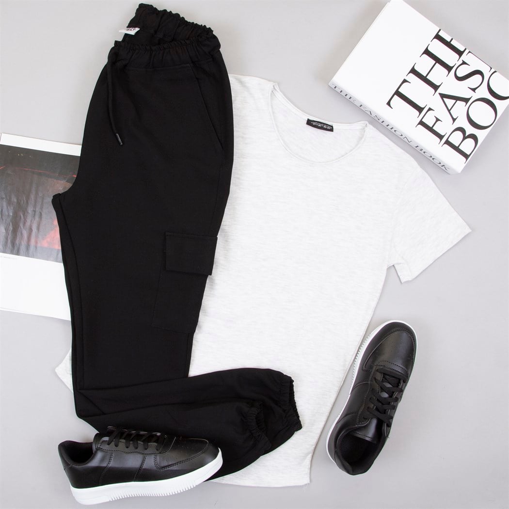 Açık Gri Tişört Jogger Pantolon Ayakkabı Kombin
