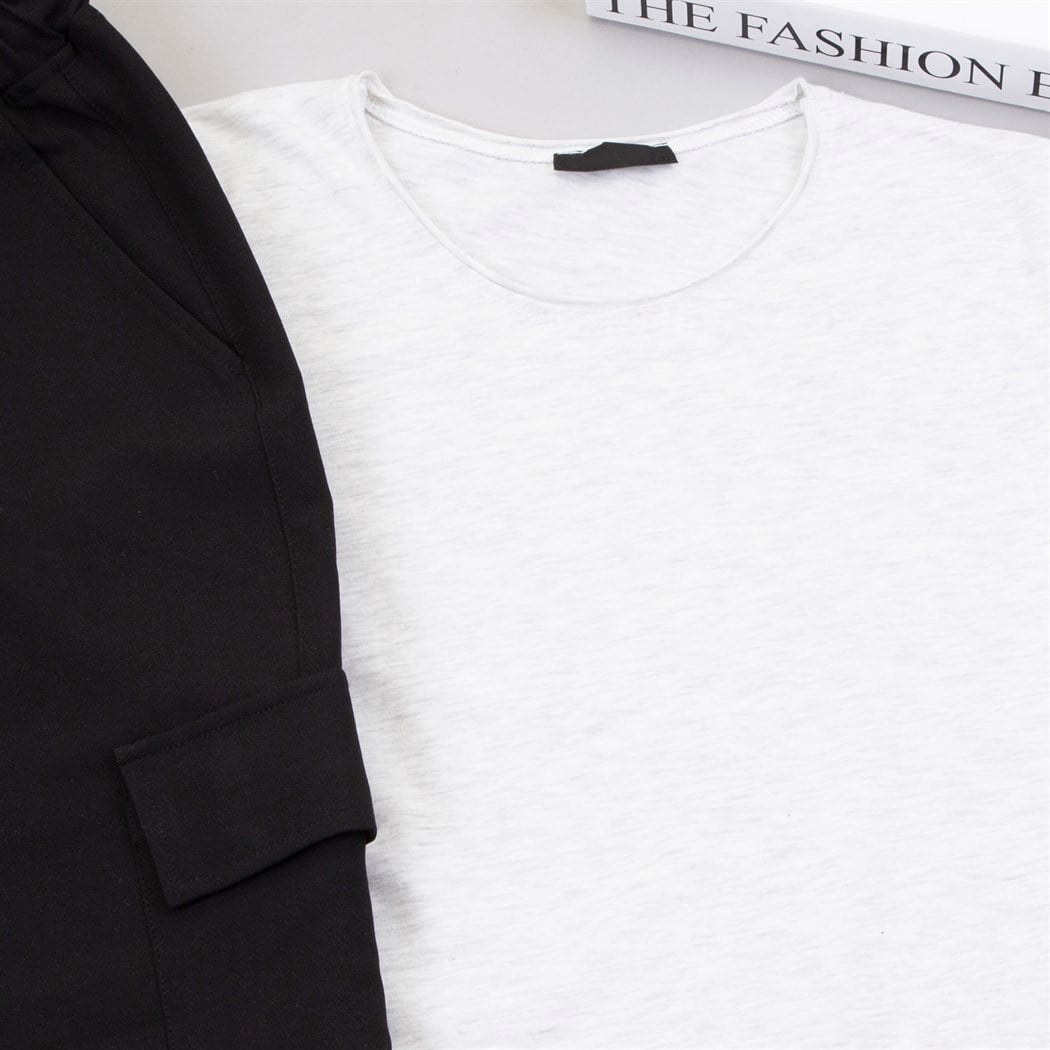 Açık Gri Tişört Jogger Pantolon Ayakkabı Kombin