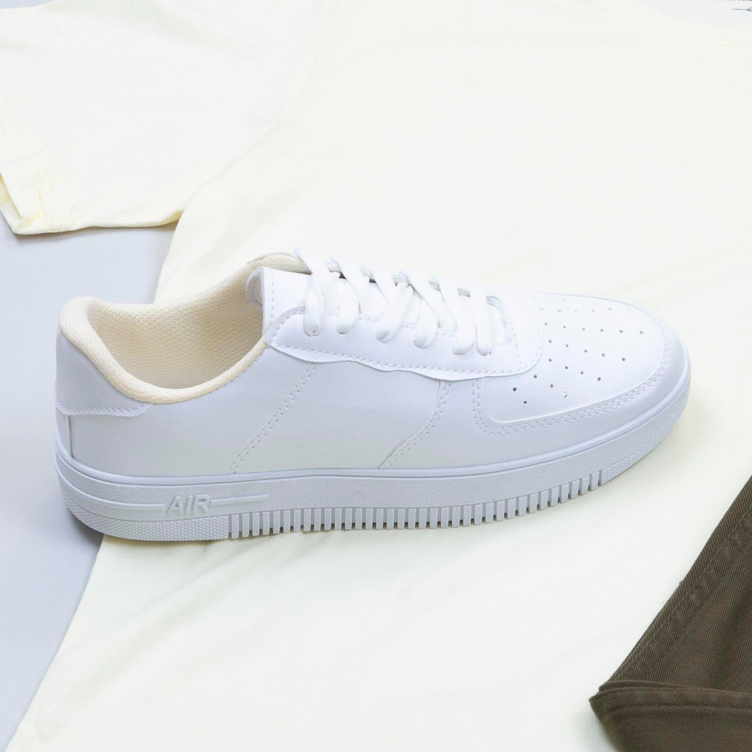 Açık Sarı Basic Tişört Pantolon Ayakkabı Kombin