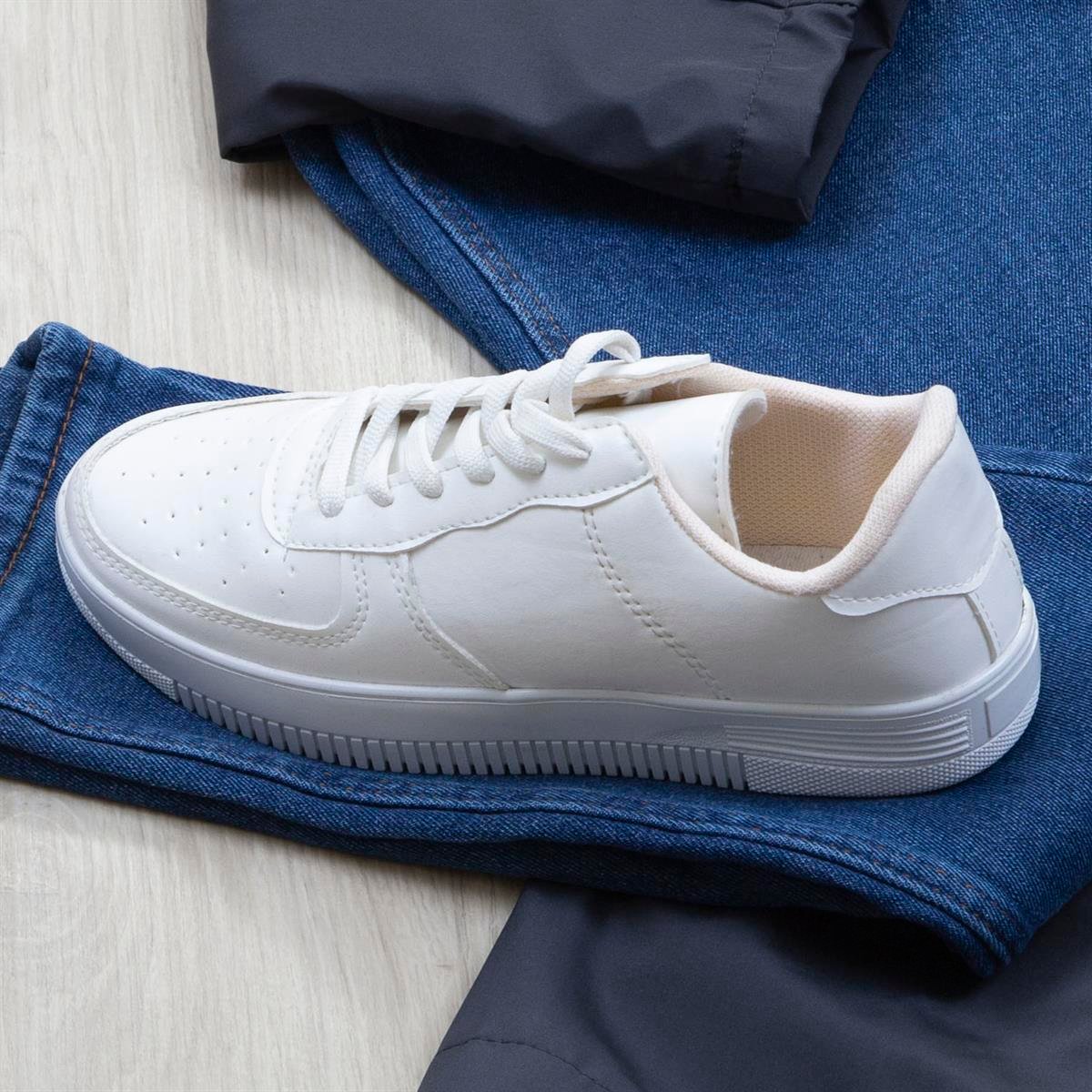 Antrasit Trençkot Tişört Pantolon Ayakkabı Kombin