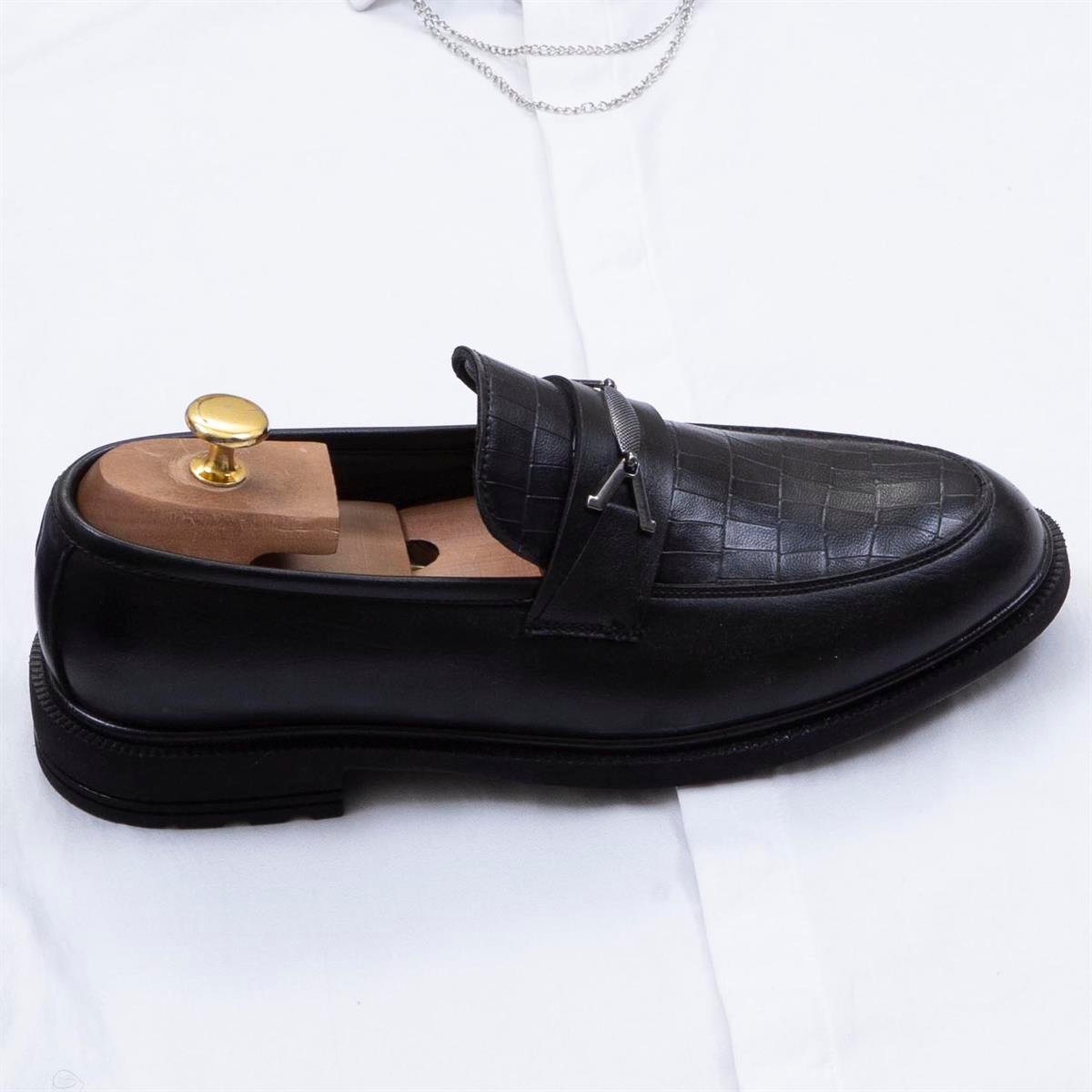 Armürlü Mavi Pantolon Beyaz Gömlek Ayakkabı Kombin