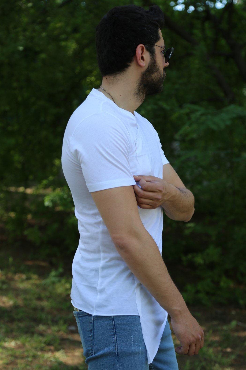 Asimetrik Kesim Beyaz Cepli Tişört