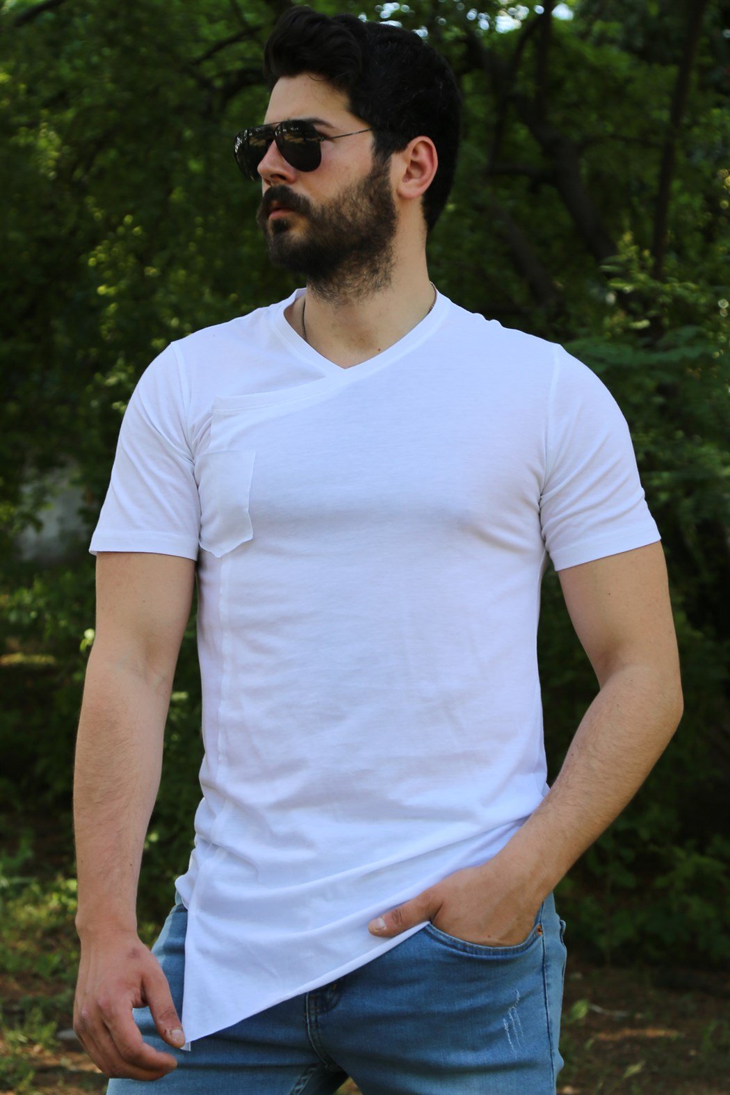 Asimetrik Kesim Beyaz Cepli Tişört