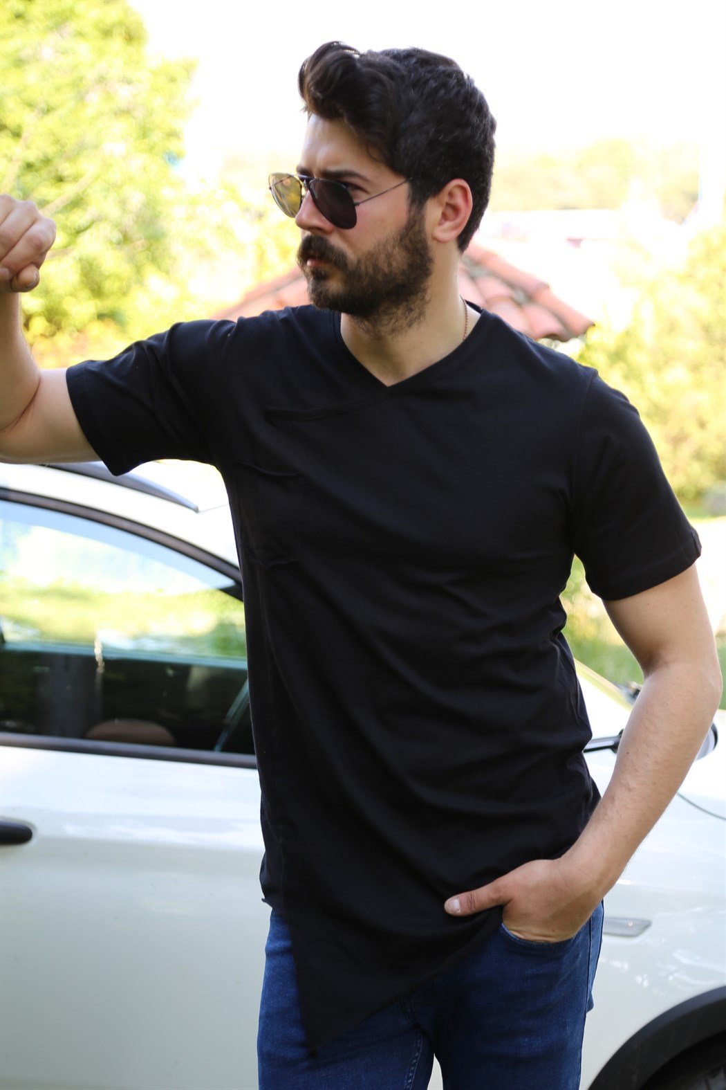 Asimetrik Kesim Siyah Cepli Tişört