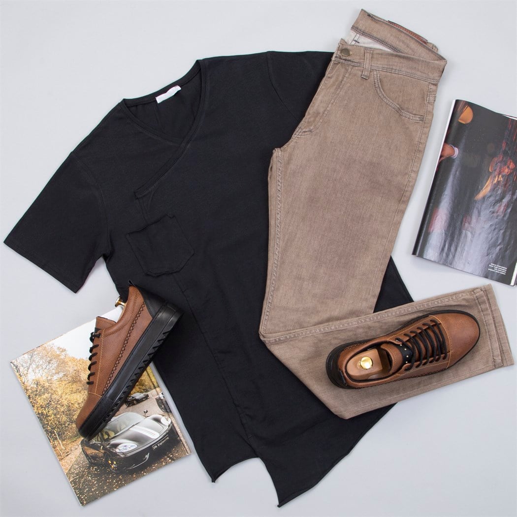 Asimetrik Kesim Tişört Pantolon Ayakkabı Kombin