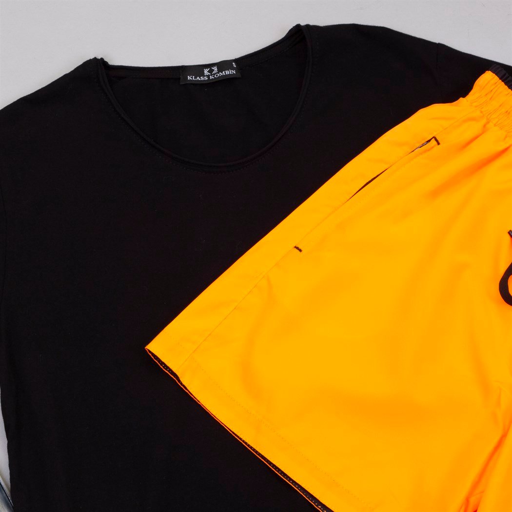 Astarlı Turuncu Mayo Şort Siyah Tişört Kombin