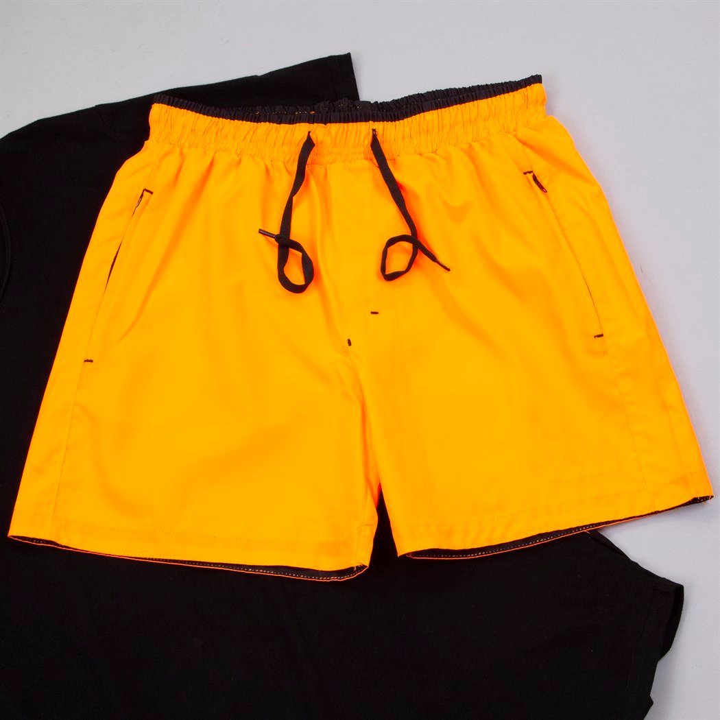 Astarlı Turuncu Mayo Şort Siyah Tişört Kombin