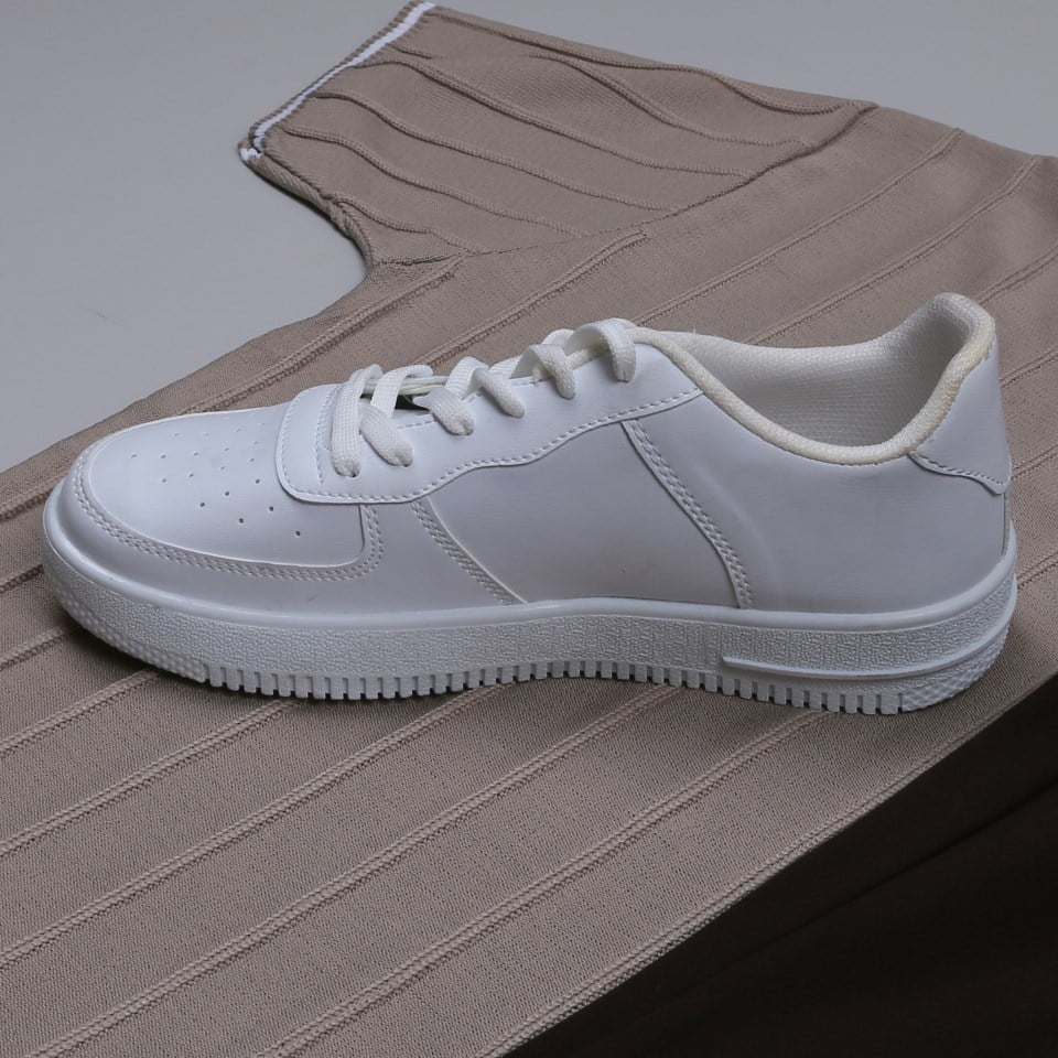 bej bisiklet yaka Triko Polo Yaka Tişört kahve kumaş pantolon  ayakkabı Kombin