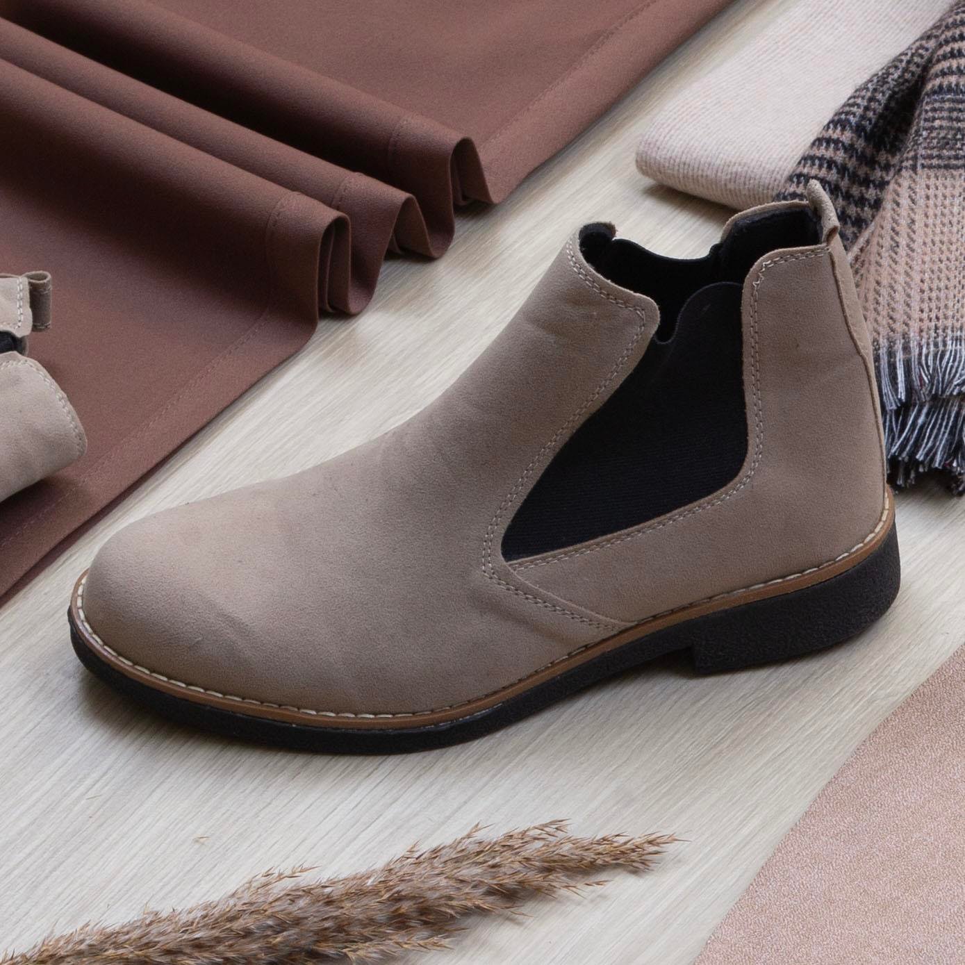 Bej Blazer Ceket Boğazlı Body Pantolon Bot Kombin