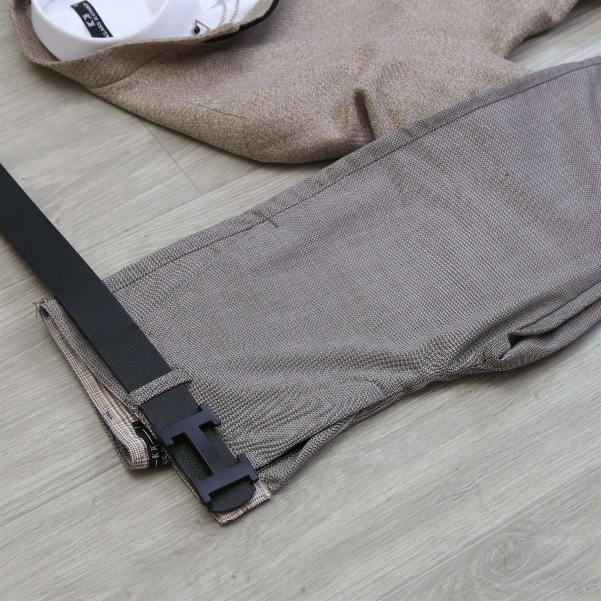 Bej Blazer Ceket Taş Pantolon Gömlek Ayakkabı Kombini