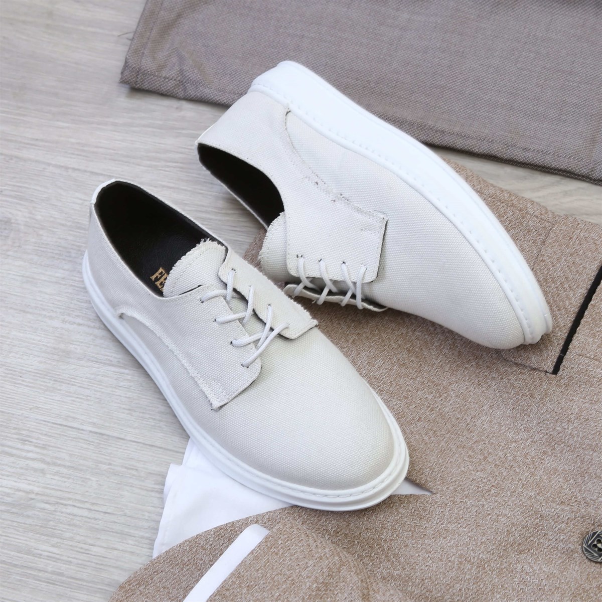 Bej Blazer Ceket Taş Pantolon Gömlek Ayakkabı Kombini