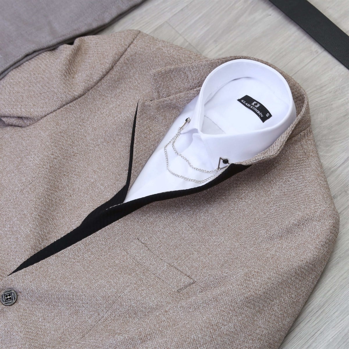 Bej Blazer Ceket Taş Pantolon Gömlek Ayakkabı Kombini