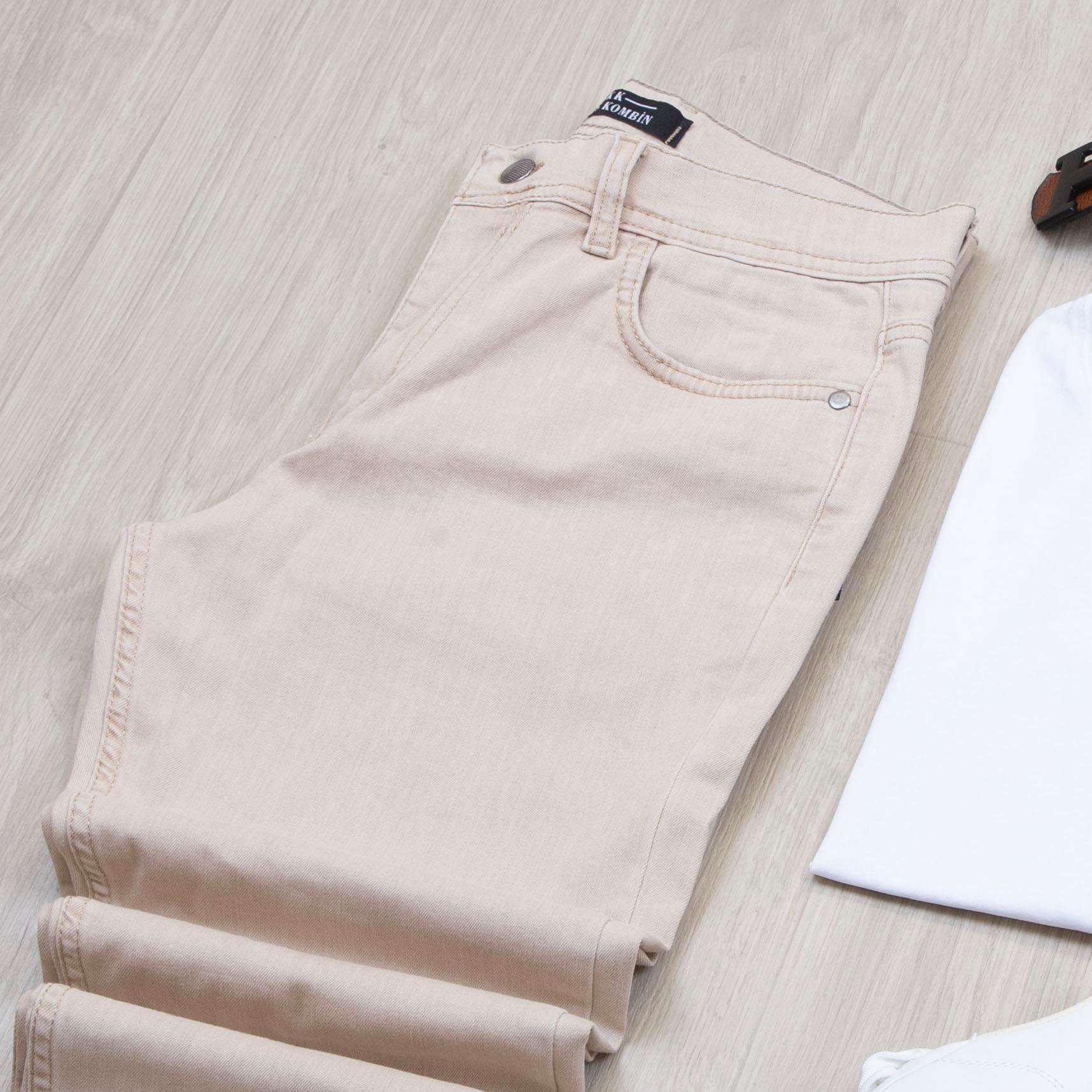 Bej Blazer Ceket Tişört Pantolon Ayakkabı Kombin