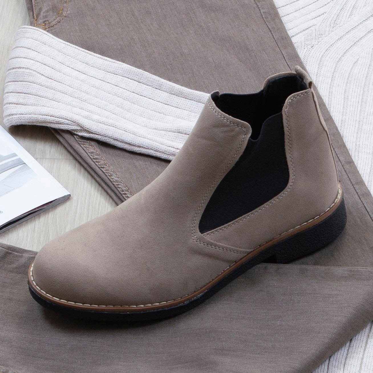 Bej Boğazlı Triko Kazak Pantolon Bot Kombin