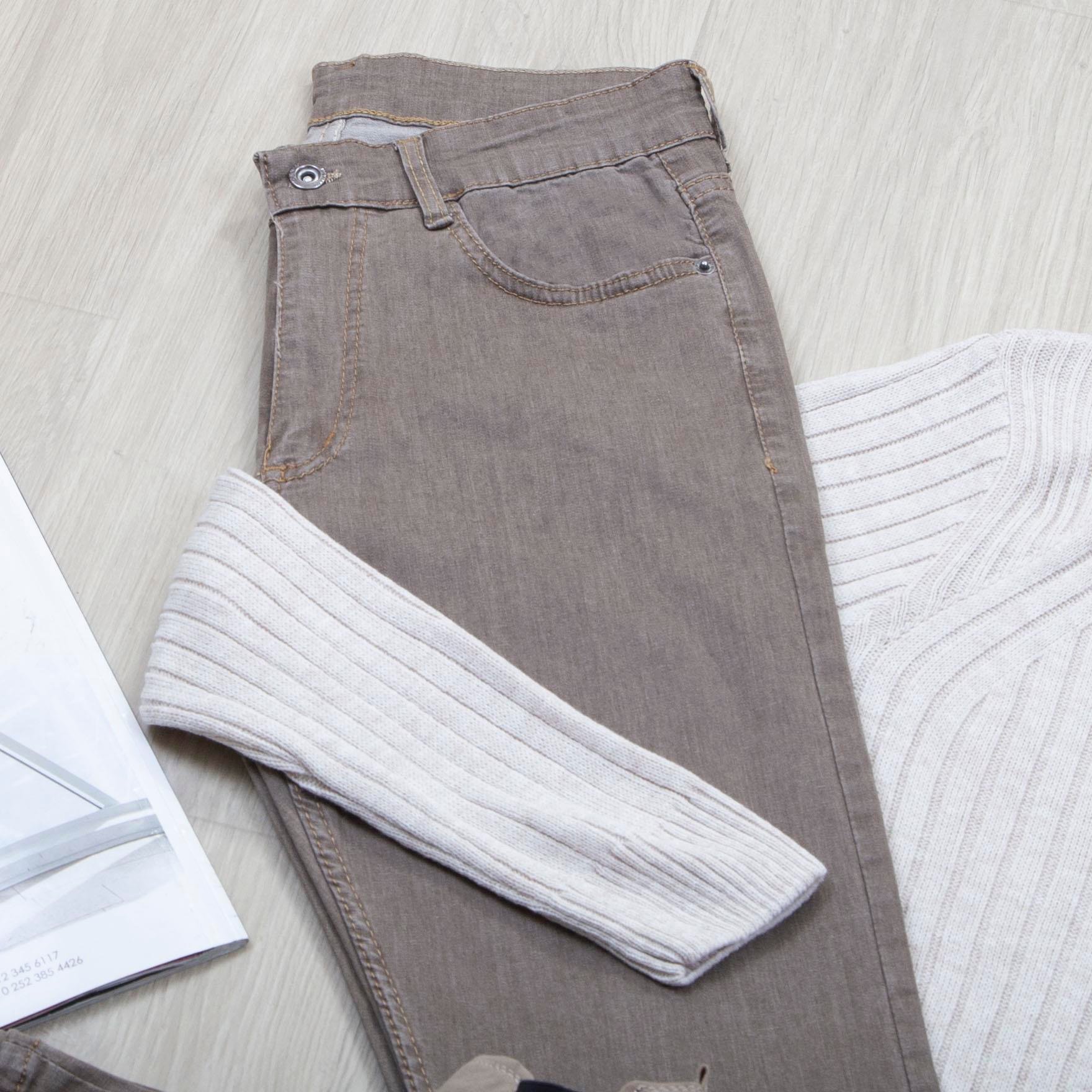 Bej Boğazlı Triko Kazak Pantolon Bot Kombin