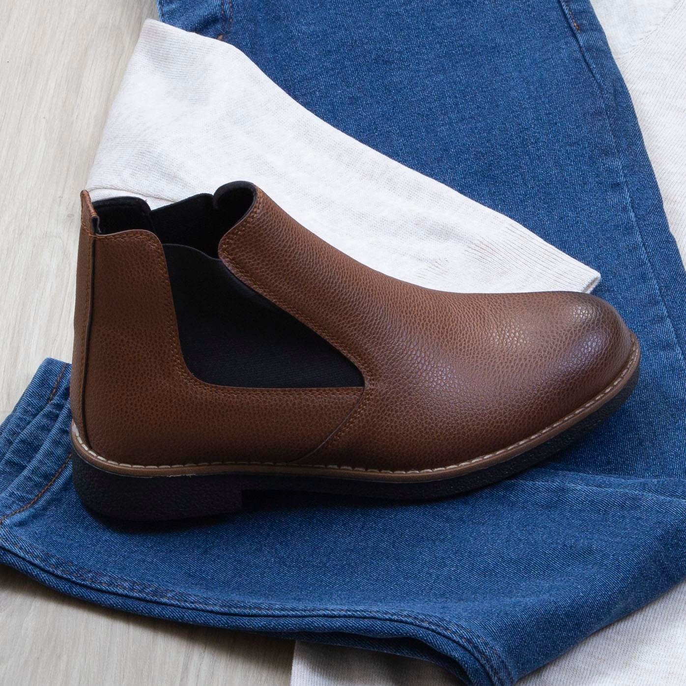 Bej Boğazlı Triko Kazak Pantolon Bot Kombin