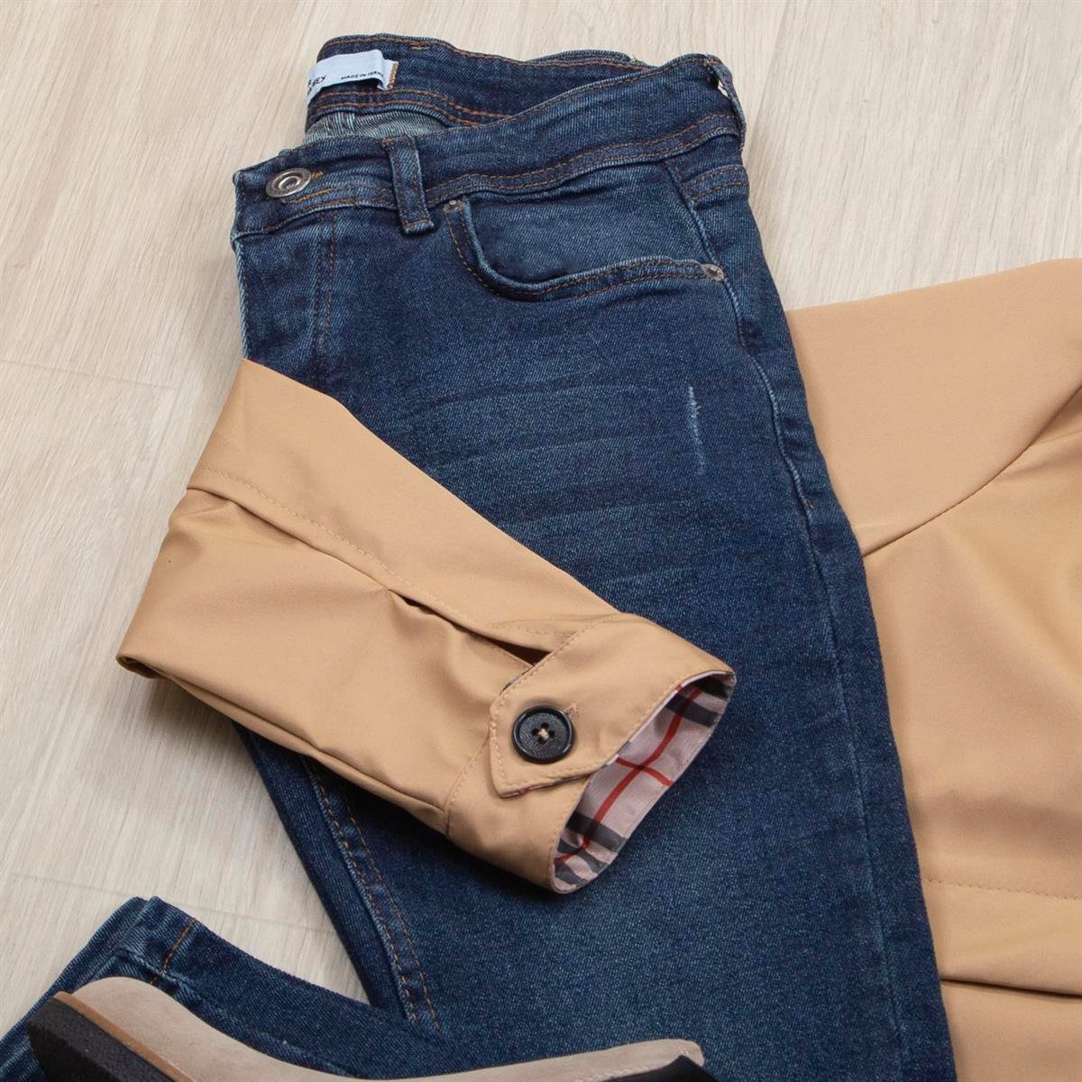 Bej Ceket Boğazlı Body Pantolon Bot Kombin