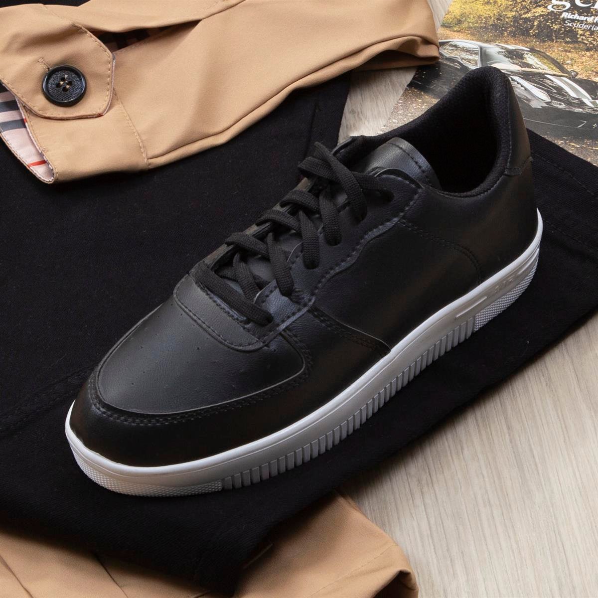 Bej Ceket Tişört Pantolon Ayakkabı Kombin