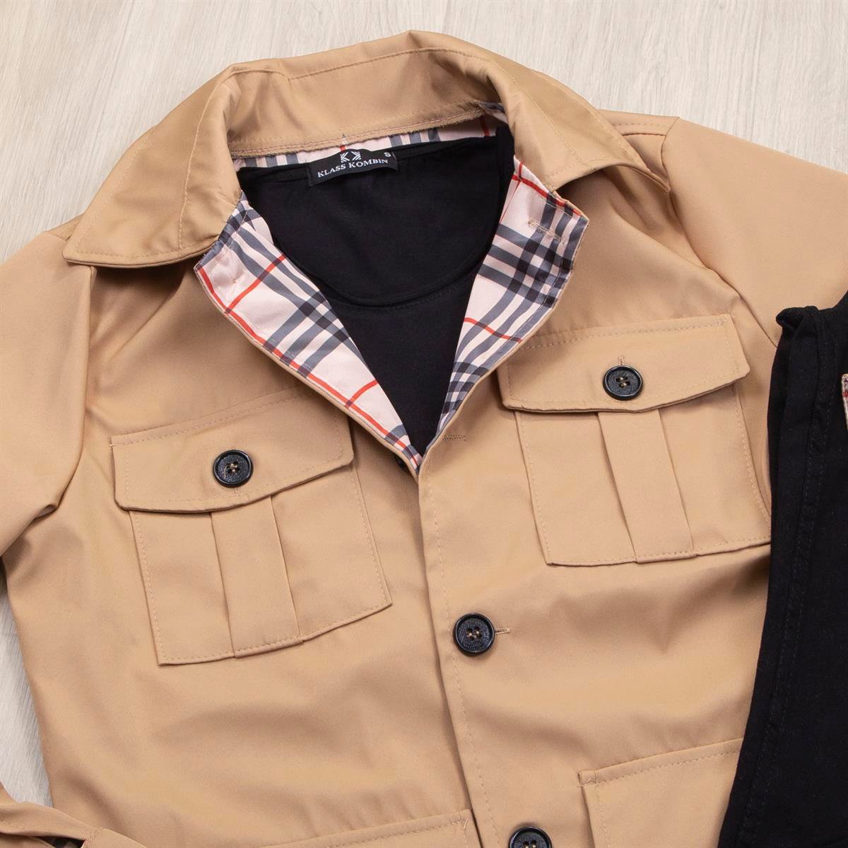 Bej Ceket Tişört Pantolon Ayakkabı Kombin