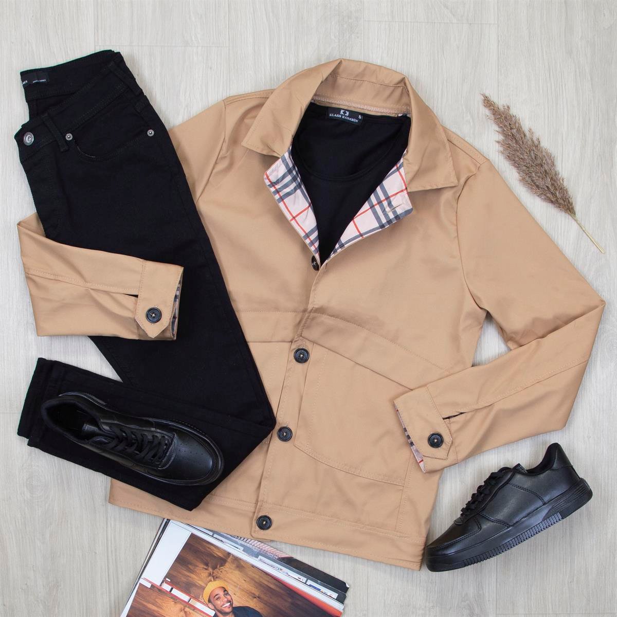 Bej Ceket Tişört Pantolon Ayakkabı Kombin