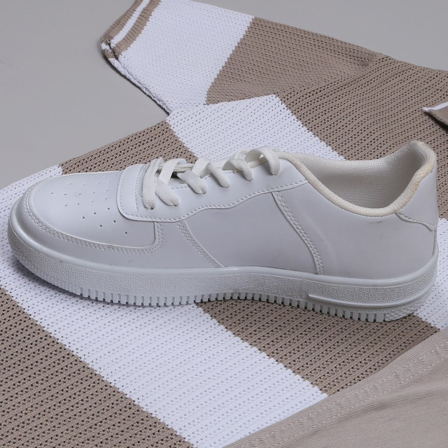 bej çizgili Triko Polo Yaka Tişört bej  kot  pantolon  ayakkabı Kombin